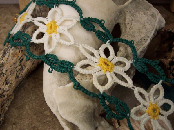 "Daisychain Song" Tatted Lace Bracelet