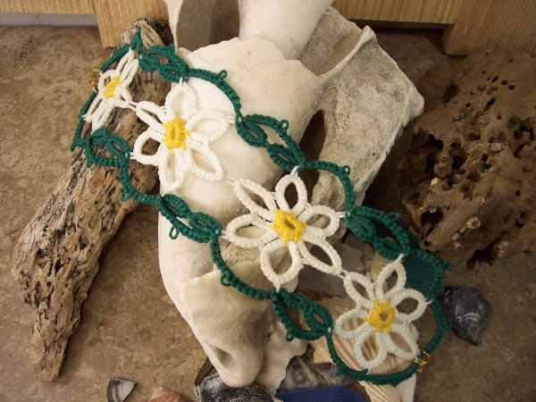 "Daisychain Song" Tatted Lace Bracelet