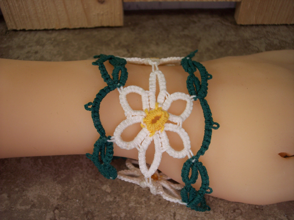 "Daisychain Song" Tatted Lace Bracelet