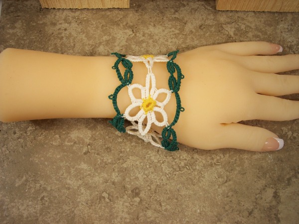 "Daisychain Song" Tatted Lace Bracelet