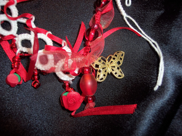 Alice in Wonderland "The Queen's Painted Roses" Needle Tatted Necklace OOAK