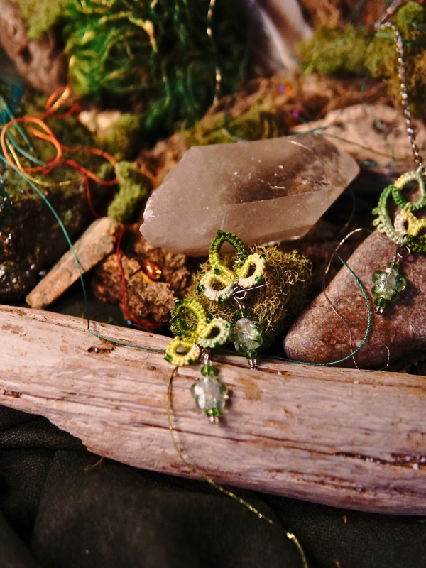 Woodland necklace and earrings in variegated green lace