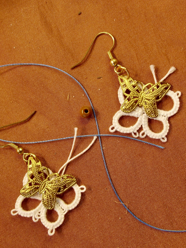 "Twicewing" Tatted Lace Earrings