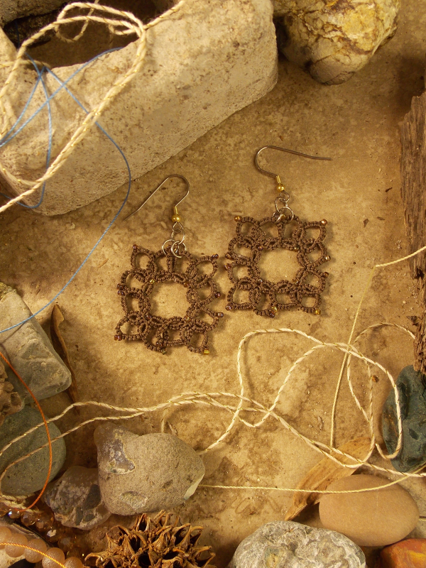 "1916 Reverie" Brown Square Tatted Lace Earrings