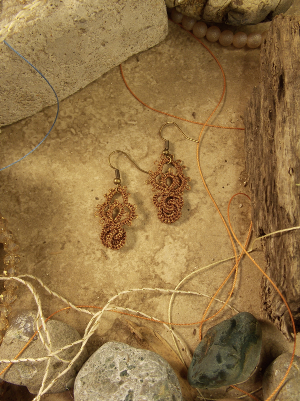 "Bronzeknot Path" Tatted Lace Earrings
