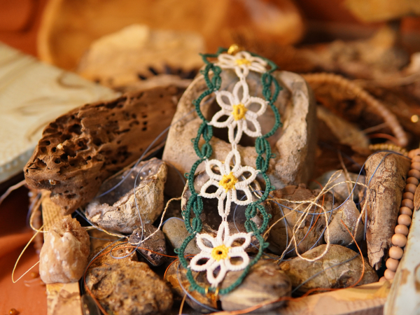 "Daisychain Song" Tatted Lace Bracelet