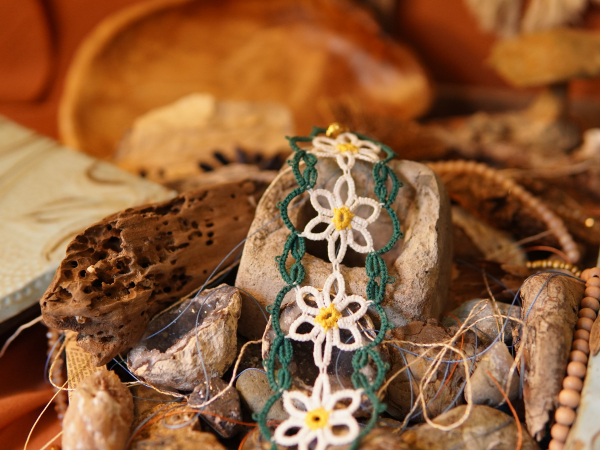 "Daisychain Song" Tatted Lace Bracelet