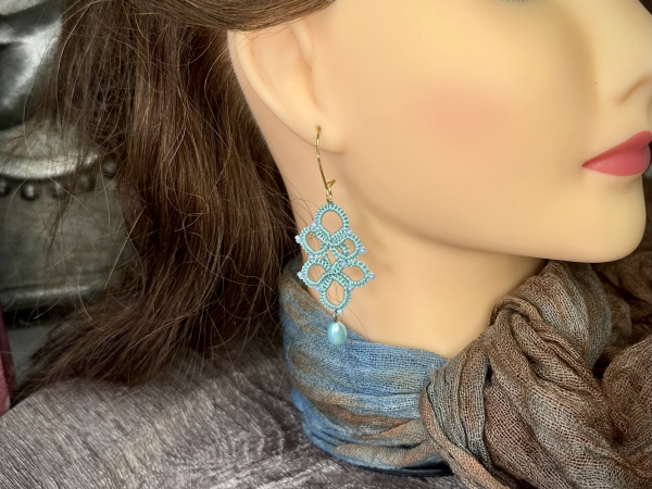 "Wanderbloom Trefoil" Tatted Lace Earrings with Bead Drop