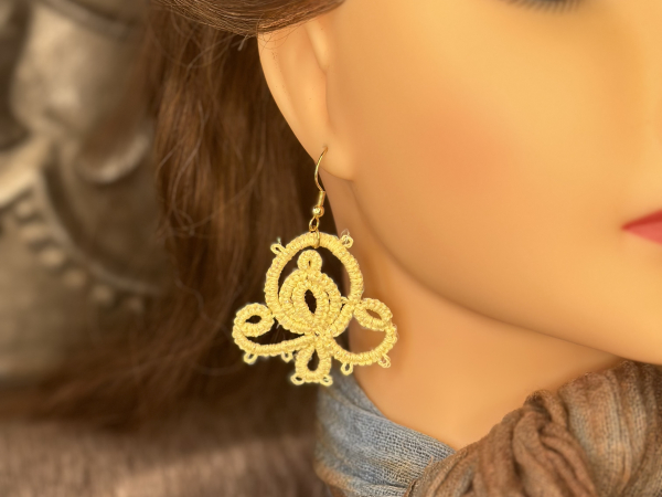 "Holding Bloom" Tatted Lace Earrings Yellow Style 2