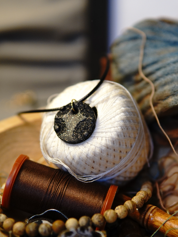 Midnight Spark small round pendant