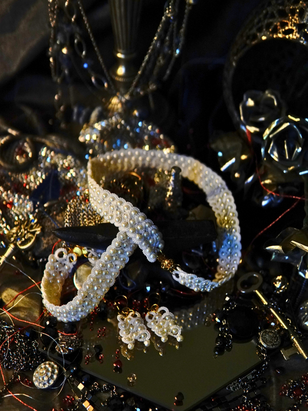 Vowguard bracelet in white lace and pearl Vowguard Chainmail Bridal Jewelry complete set