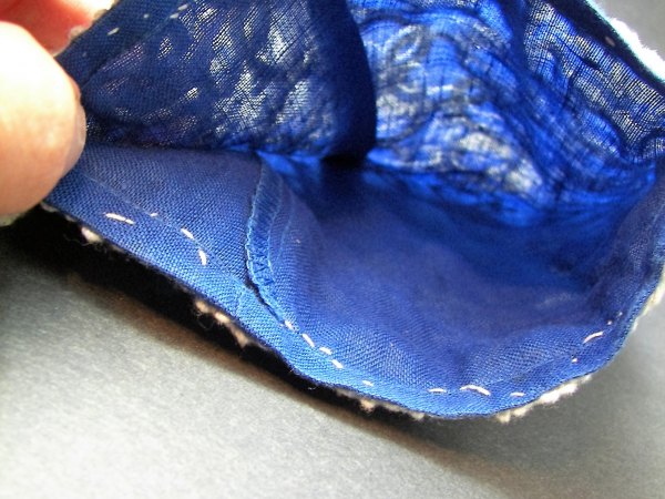 "Cottage Window Purse" Tatted Linen Bag