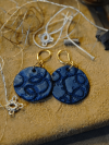 Round blue lace impression earrings