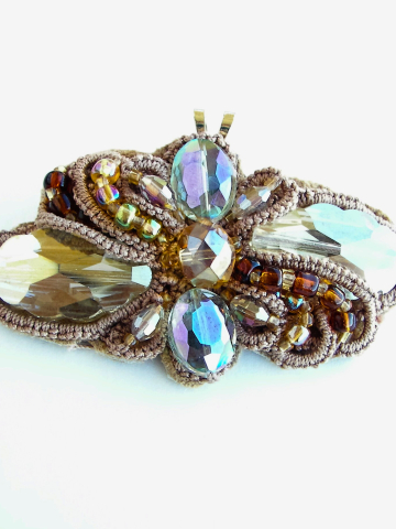 Woodland Ankars-style pin with golden crystal accents