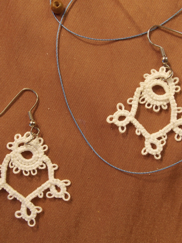 White tatteed lace earrings with vintage looped pattern