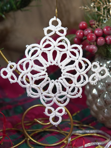 Tatted squared diamond-star with layered arches