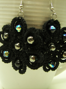 earring_dangle_black_rosette_3.jpg