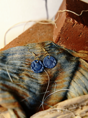 Blue Shimmer Impressions – Small Round (Gold Tone)