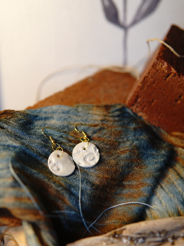 Ivory Impressions - Pearlescent Round Earrings (Gold Tone)