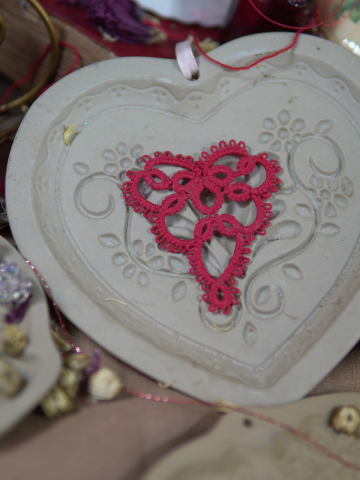 Tatted Lace Valentine 11