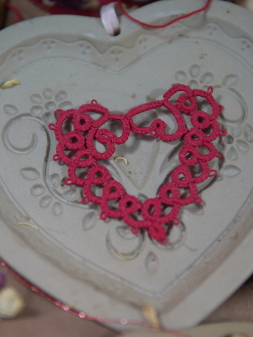 Tatted Lace Valentine 08