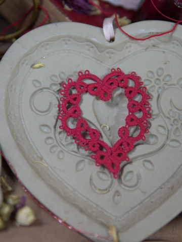 Tatted Lace Valentine Ornament 09