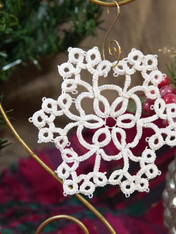 White Tatted Snowflake Ornament – Classic Lace Design